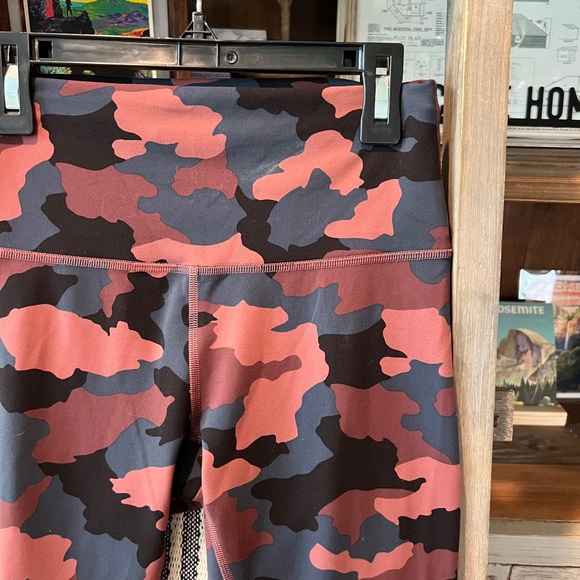 Lululemon women’s wunder train HR tight in everlux size 61 - Picture 2 of 8